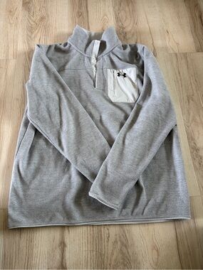 Under Armour Men’s Light Gray Zip-Neck Pullover with Chest Pocket